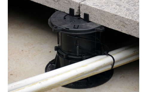 screwjack pedestal supporting pavers