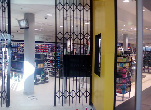 retractable shopping centre security trellis