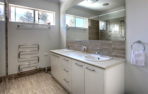 beach house bathroom