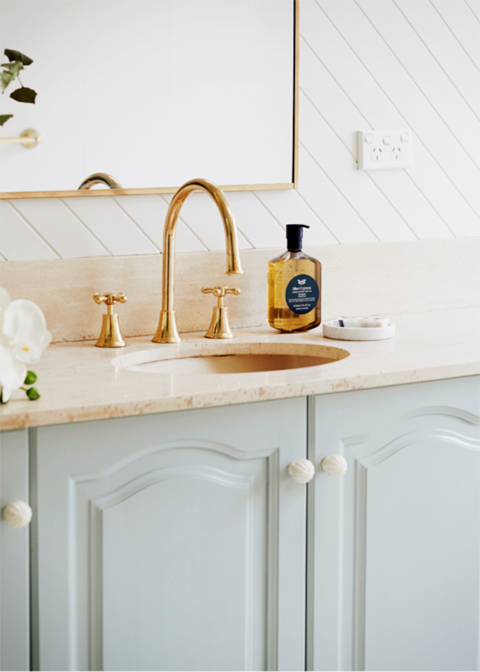 Bathroom Renovations on a Budget Featuring Dulux