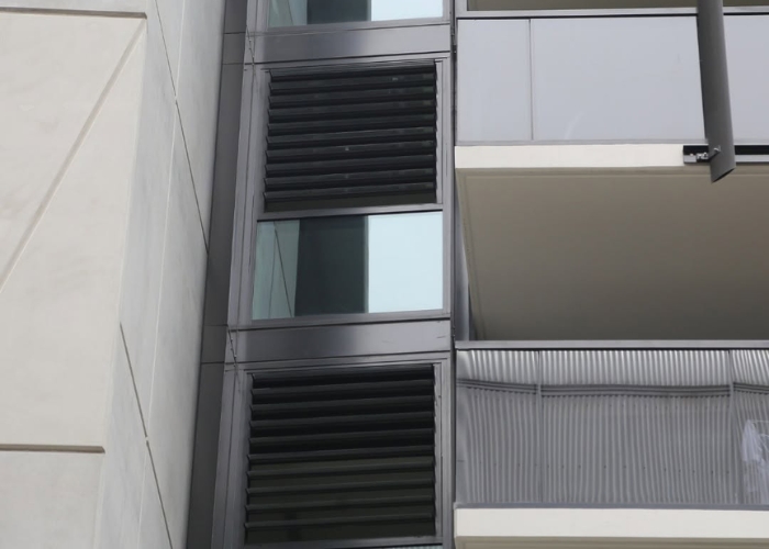 Louvre System for Smoke and Heat Ventilation by Safetyline Jalousie