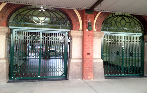 folding security gates heritage application