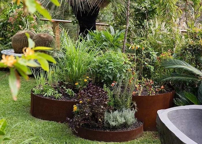 Best Edging for Garden Beds by FormBoss