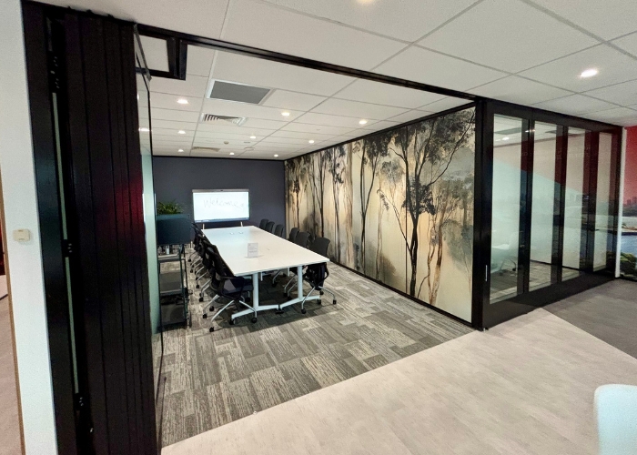 Centre-stacking Double Glazed Operable Walls for Meeting Rooms by Bildspec