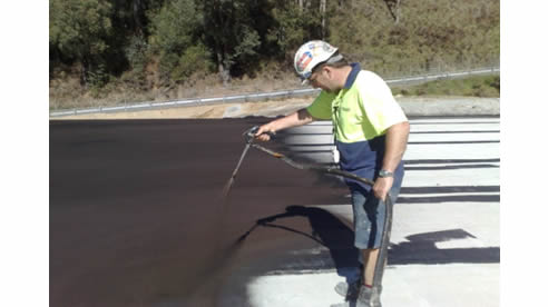 applying liquid rubber waterproof membrane