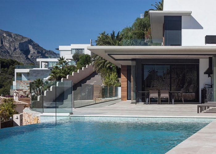 Customisable Venetian Blind Solution for Modern Architecture by Blinds by Peter Meyer