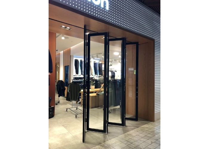 Glass Stacker Door for Shopfronts by Bildspec