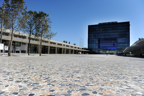 river pebble paving