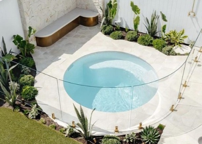 Rounded Glass Pool Fencing by Bent & Curved Glass