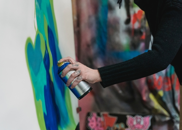 Low Odour Spray Paint by Dulux