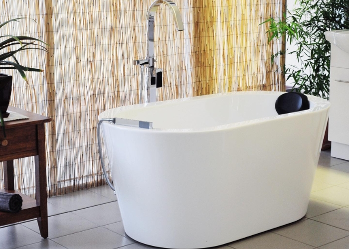 Free Standing Bath Tubs for Homes by Tilo Tapware