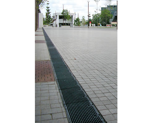 level pavement drainage