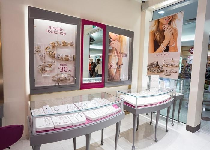 Curved Display Cases for Jewellery Stores by Bent & Curved Glass