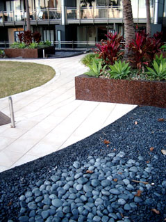 DécoR Pebble's <em>Monumental</em> landscaping project.