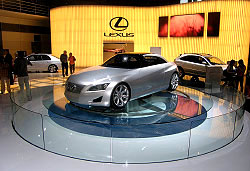 Bent and Curved Glass at the motor show