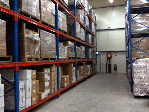 pallet racking with manta mesh shelves