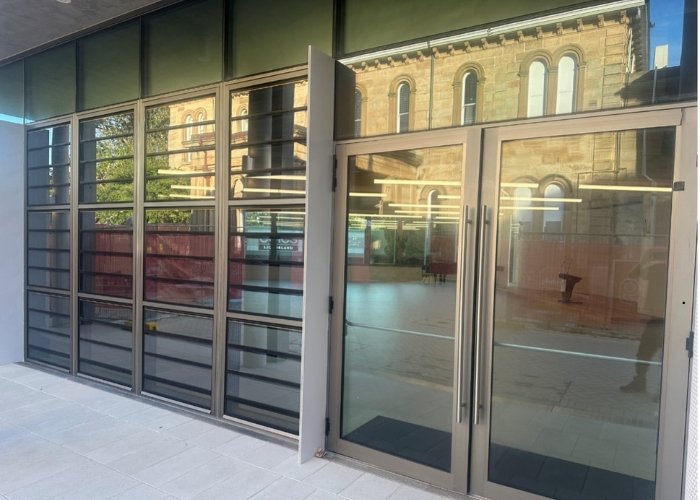 SJ Espacer Large-Format Louvre Windows by Safetyline Jalousie